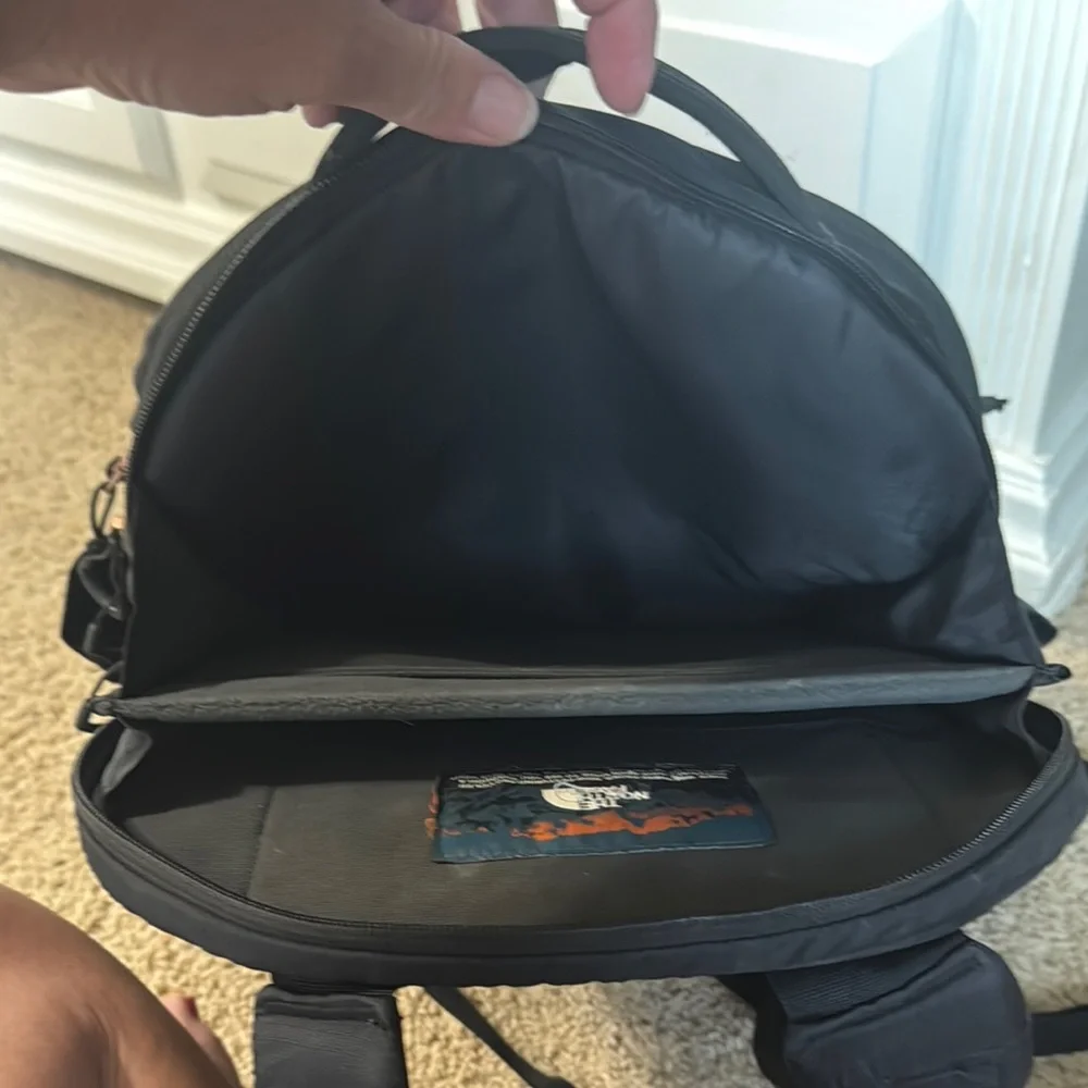 The North Face Men's Black Backpack - Durable Everyday Carry